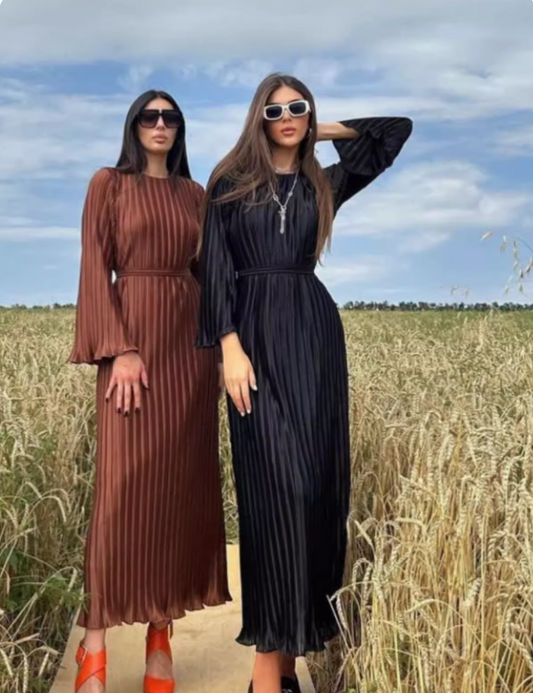 Neues elegantes Kleid mit ausgestellten Ärmeln - zeitlos & schmeichelnd